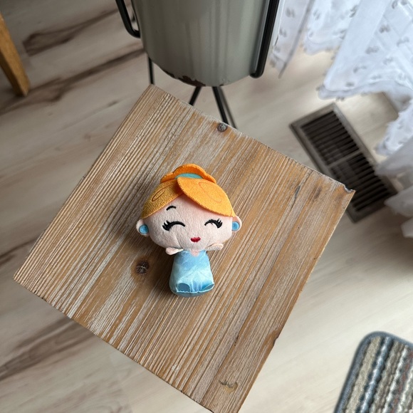 Disney tea cup plushies Cinderella - Picture 2 of 3